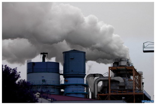 Zuckerrübenfabrik unter Wolken