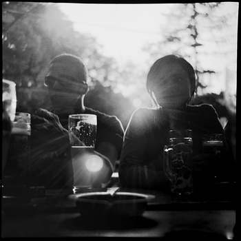 some beers, a cool guy 'n' a pearl