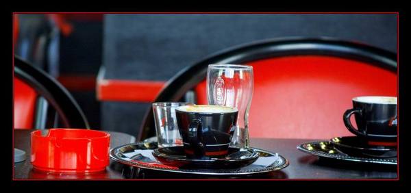 ausdruckslos............