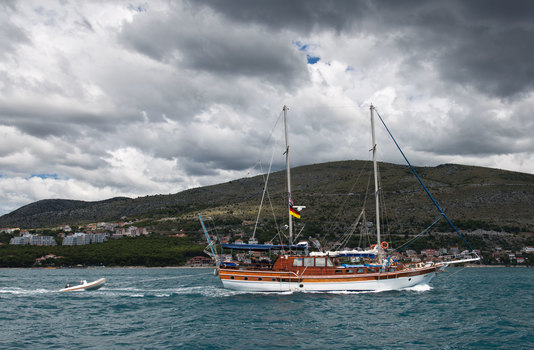 We are sailing...