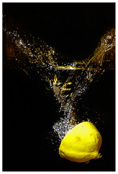 Zitrone im Wasser 1