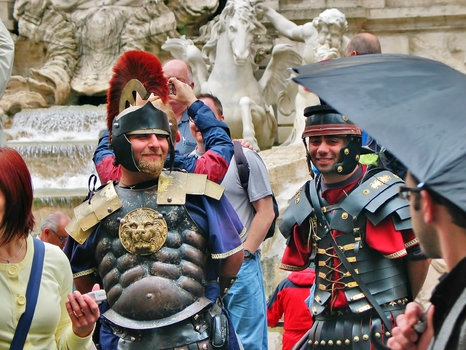 Echte römische Legionäre ;-) / Fontana di Trevi / Rom