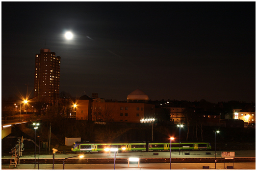 Bahnhof bei Nacht