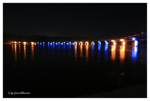 Brücke bei Nacht