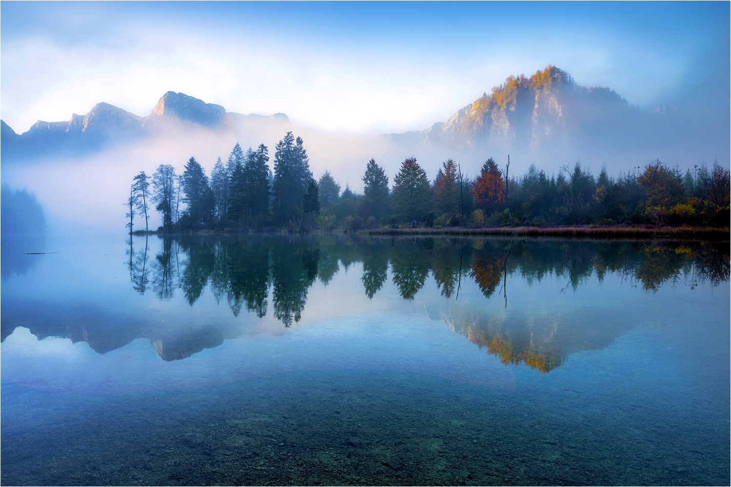 Herbstliche Morgenstimmung am Almsee