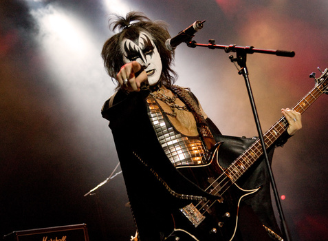 Kiss or not Kiss, that is the question
