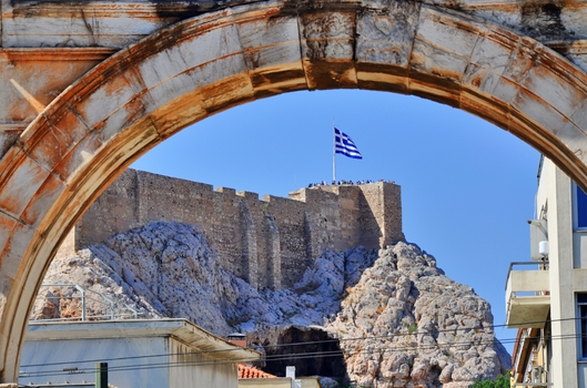 Akropolis / Athen (durch das Hadrianstor)