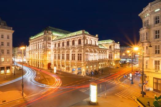 Staatsoper bei Nacht