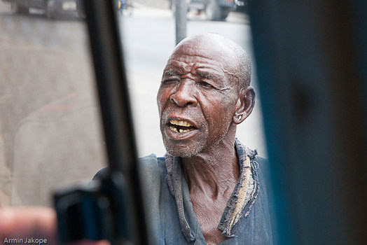 Bettler in Dar es Salaam
