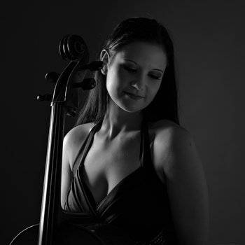 ..die Cellistin...