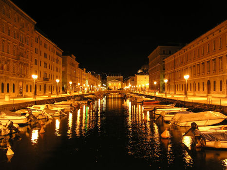 Triest bei Nacht