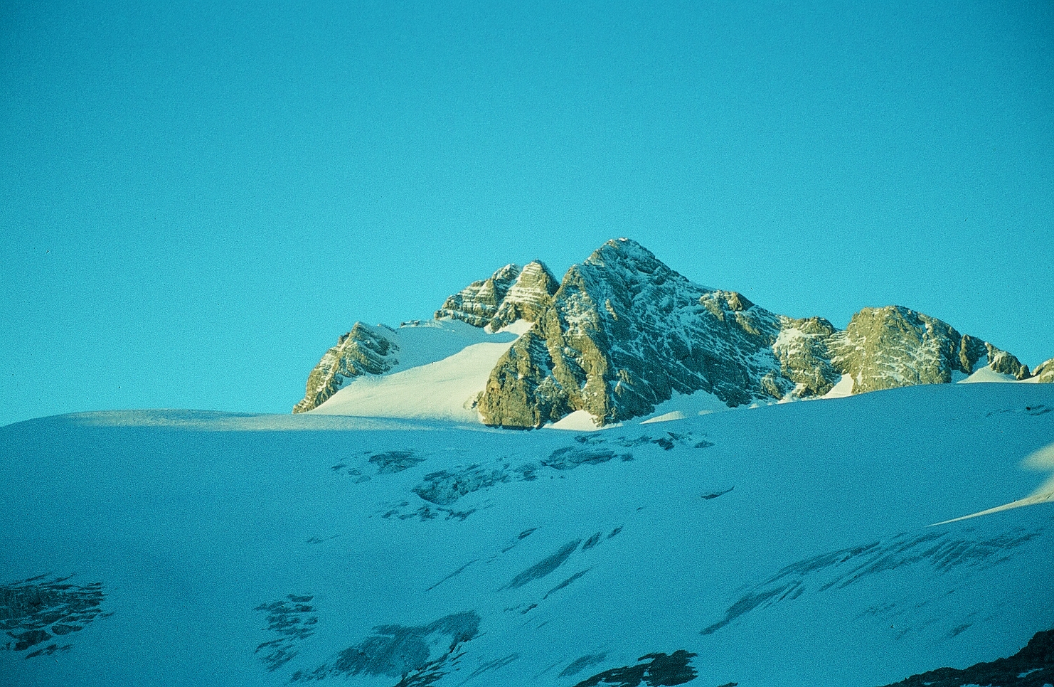 HOHER DACHSTEIN UND HALLSTÄTTER GLETSCHER VOR CA. 50 JAHREN VON DER SIMONYHÜTTE AUS GESEHEN