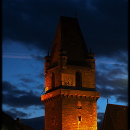 Perchtoldsdorfer Turm im Abendlicht