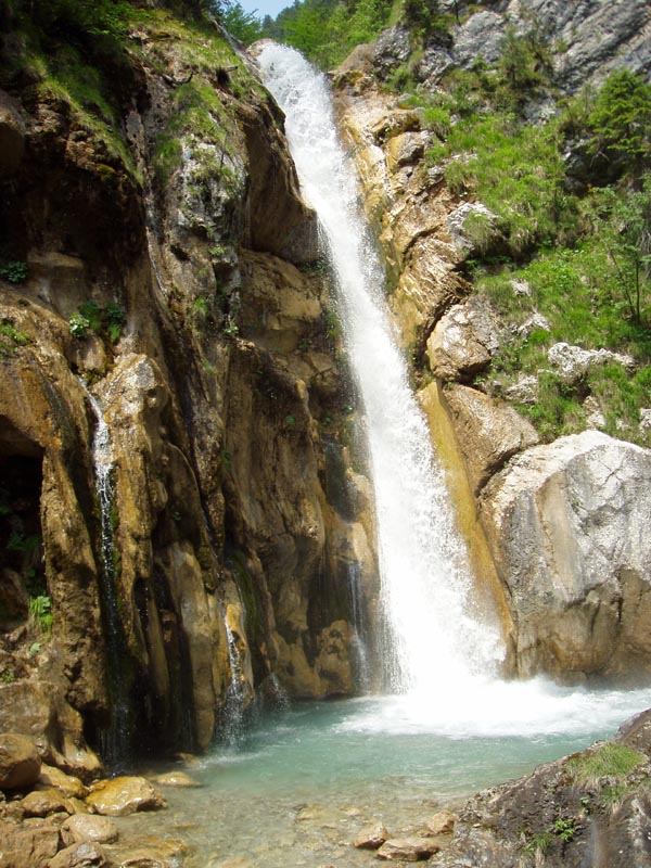 stürtzendes Wasser