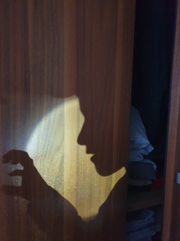 Der Geist aus dem Kleiderschrank