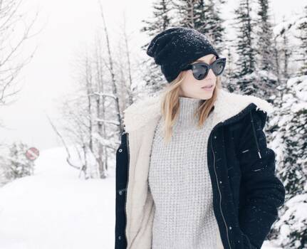 How to Stay Warm and Stylish on a Snow Day
