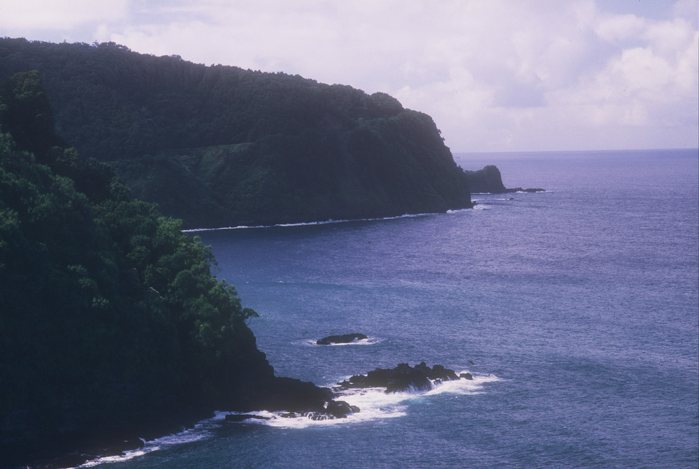 AN DER HANAROAD AUF DER INSEL MAUI VOR CA. 45 JAHREN