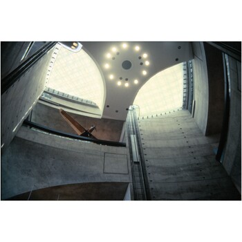 Mercedes Museum Engangshalle