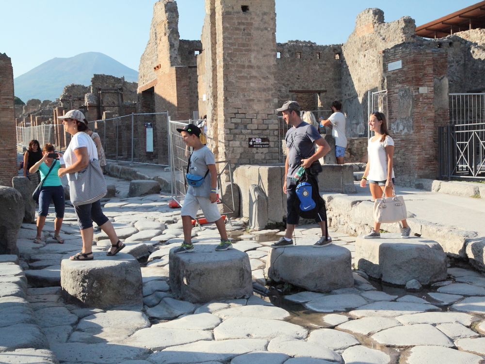 Antiker Fußgängerübergang in Pompeji