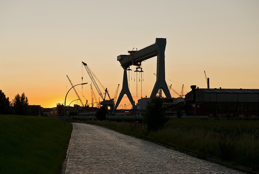 Industrie im Sonnenuntergang