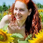 Betty im Sonnenblumenfeld 1