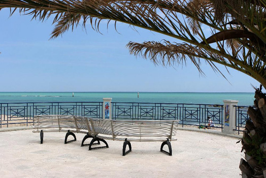 Bank  mit Blick aufs Meer