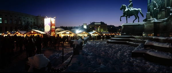 Weihnachtsdorf am Maria Theresia Platz