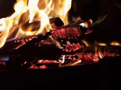 Holz in Flammen