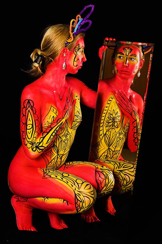 Bodypainting nach Mehndi-Tradition