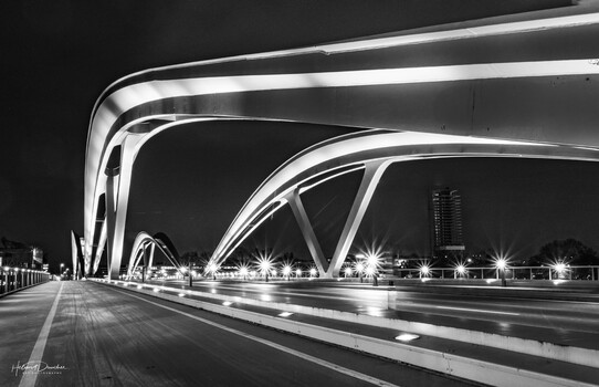Die neue "Eisenbahnbrücke" in Linz