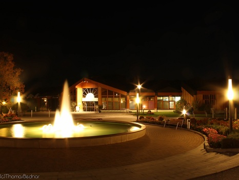 Therme bei Nacht