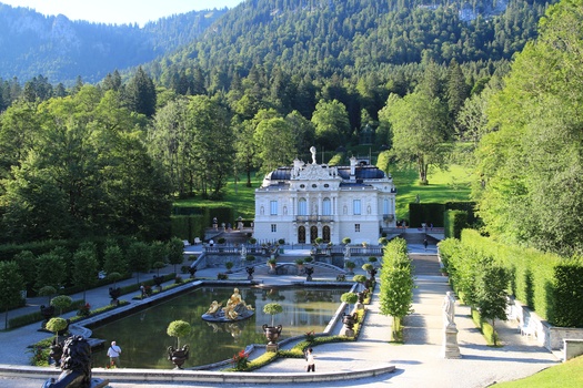 Gesamtansicht Schloss Linderhof im Ettal