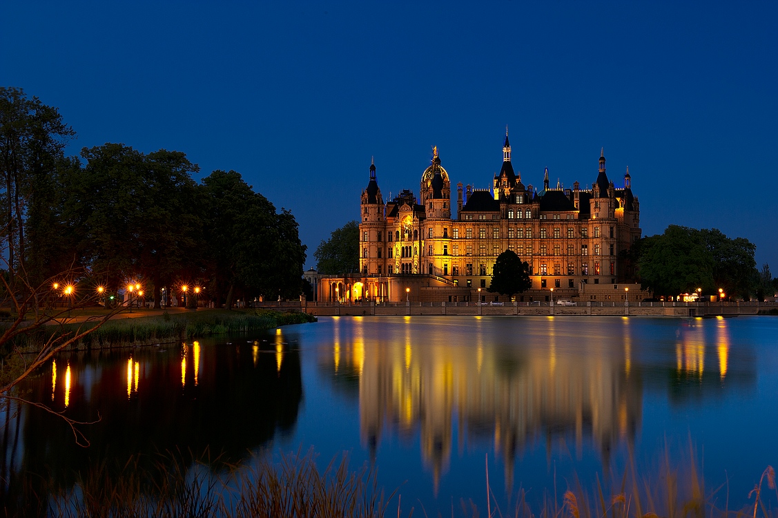 Schloss zur blauen Stunde