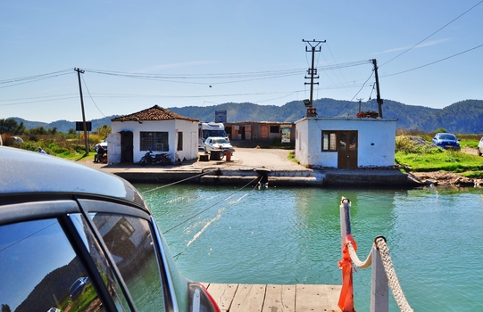 Auto-Fähre Butrint / Albanien (3)