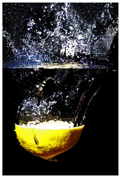 Zitrone im Wasser