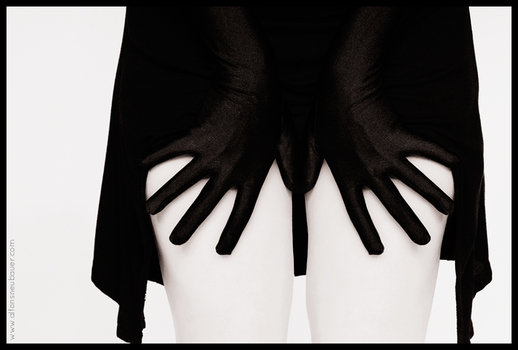 Hands b/w