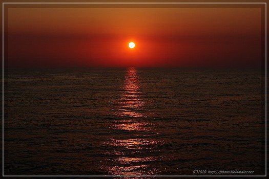 Sonnenuntergang auf hoher See