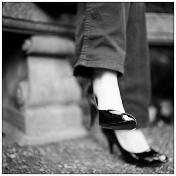 .black heels.