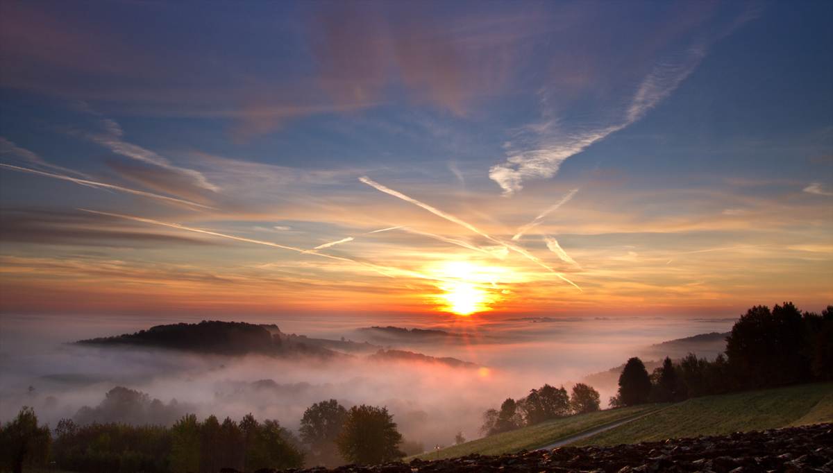 Über dem Nebel