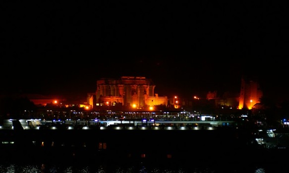 Tempel von Luxor bei Nacht