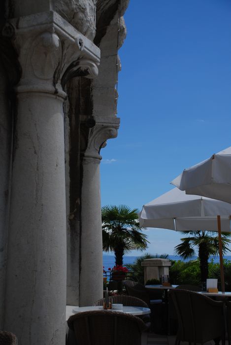 Cafe bei Meeresblick