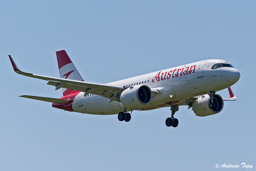 Airbus A320neo OE-LZP "Kalkalpen", im Landeanflug...