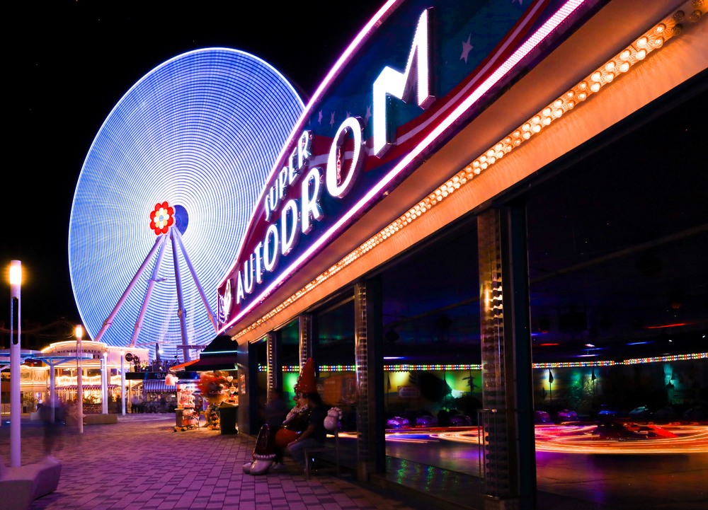 kleines Riesenrad und Autodrom im Wiener Prater
