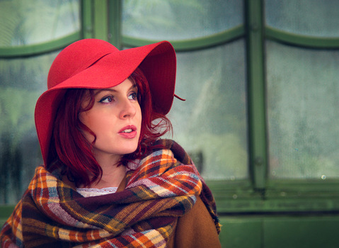 red hat and green house