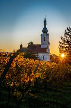 Kasgrabenkirche  im Sonnenlicht