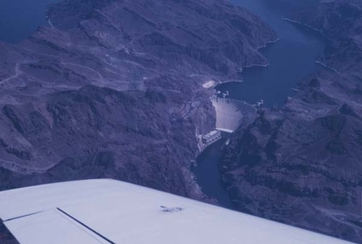 DER HOOVERDAMM AM ENDE DES GRAND CANYON VOR CA. 50 JAHREN IN KALIFORNIEN