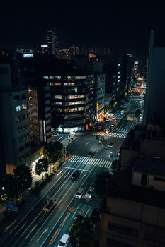 Strassen von Tokyo bei Nacht