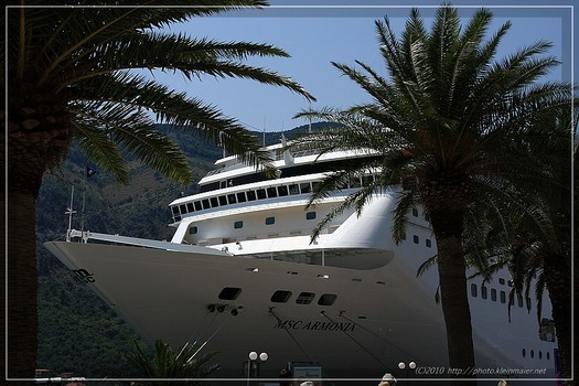 Kreuzfahrtschiff in Kotor