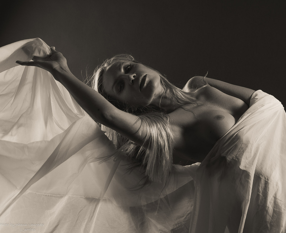 Dancing Girl