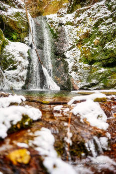 Winterlicher Wasserfall